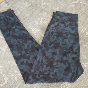 Barre3 Camo Print Leggings Large Midi 7/8 Length